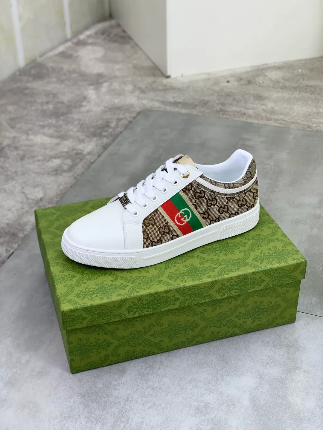 Men's Men's Shoes P420 💰[New Style] 🆘 The latest model from Gucci's official website🎁Classic casual and fashionable men's shoes👟Hot style💥Simple and elegant style, exclusive for trendy men. Unique latest brand elements from the official website👑Gucci original decoration, fashionable and generous, made of original soft calfskin fabric➕Comfortable soft sheepskin lining ✅The official website specifies wear-resistant rubber outsole_full of elasticity, classic model taken in real life🎬Color: 2️⃣colors available😍Number: 38-44